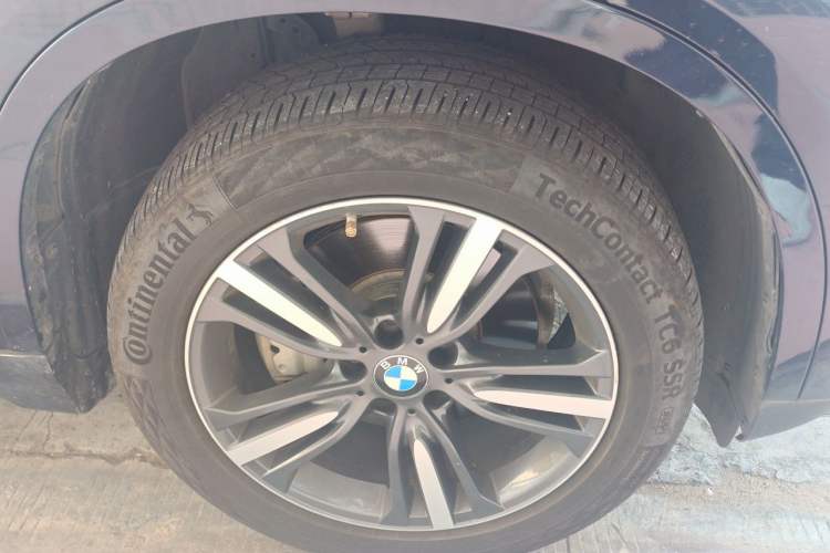 Used BMW X5 2018 xDrive35i Elegant Edition Right Front Wheel Hub