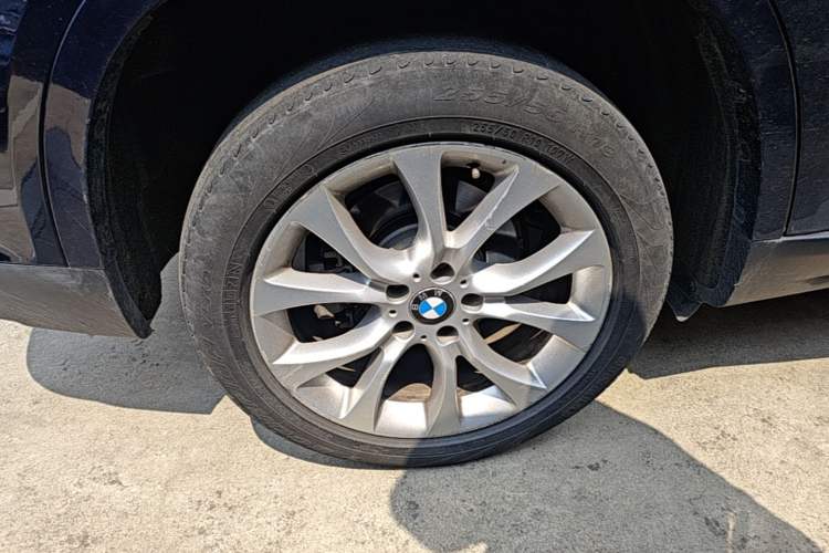 Used BMW X5 2018 xDrive28i Right Rear Wheel Hub