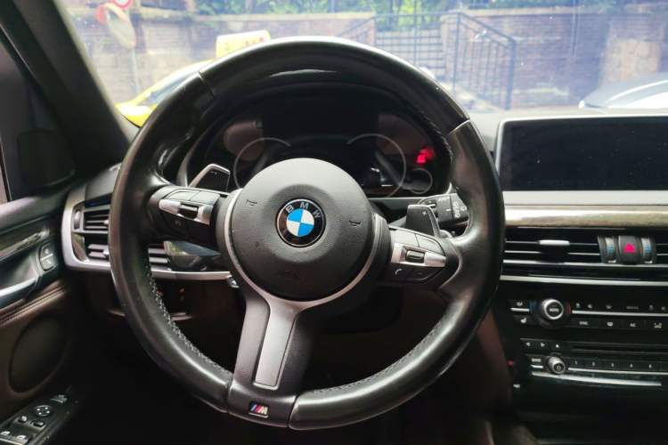 Used BMW X5 2018 xDrive35i M Sport Luxury Edition Steering Wheel