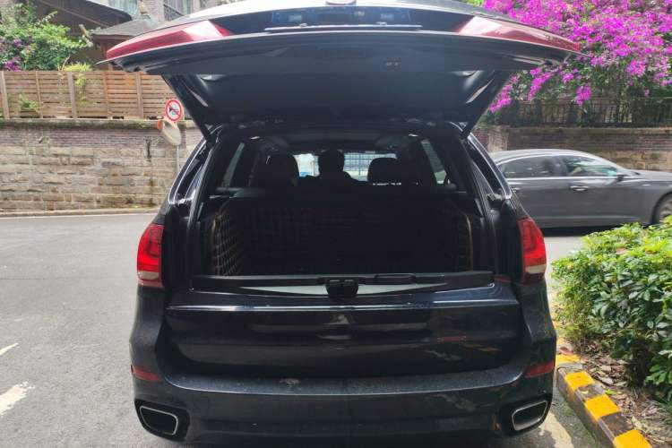 Used BMW X5 2018 xDrive35i M Sport Luxury Edition Trunk