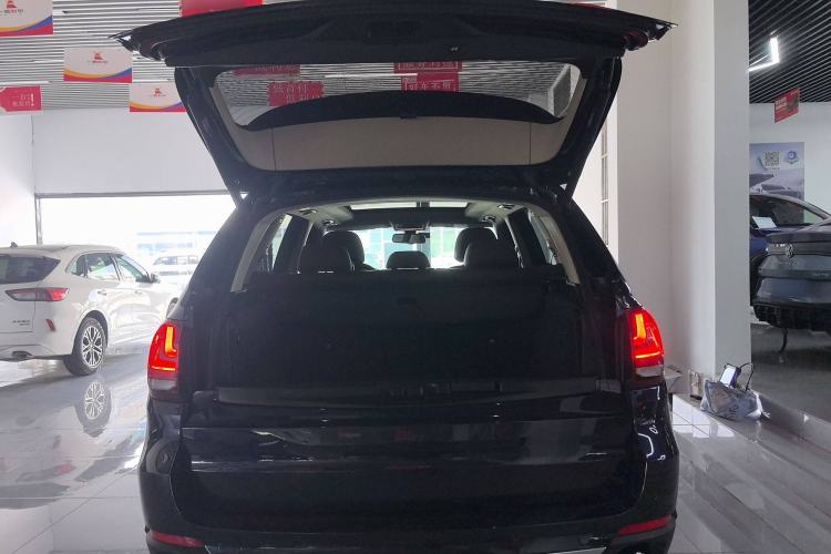 Used BMW X5 2018 xDrive28i Trunk