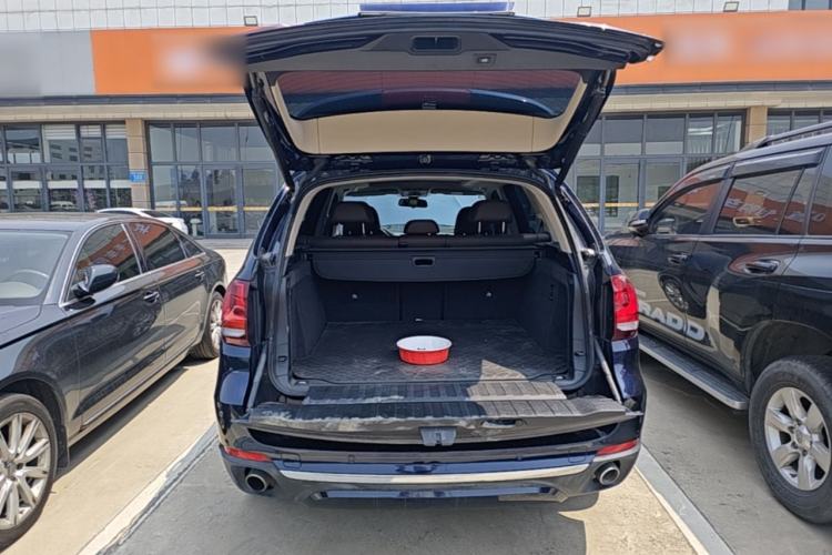 Used BMW X5 2018 xDrive28i Trunk