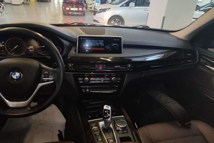 Used BMW X5 2018 xDrive35i Elegant Edition Audio And AC Panel