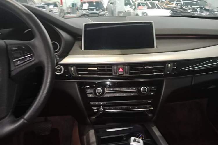 Used BMW X5 2018 xDrive35i Standard Large Screen 18-inch Wheels Middle East Version Audio And AC Panel