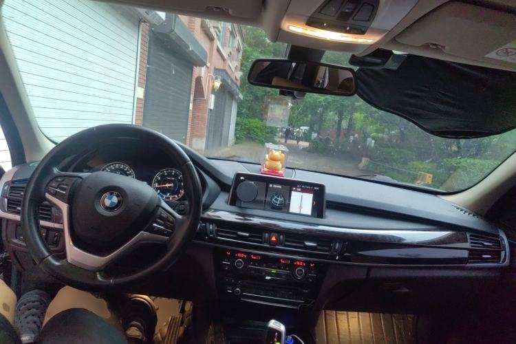 Used BMW X5 2018 xDrive28i Center Console