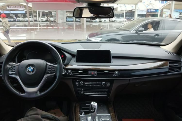 Used BMW X5 2018 xDrive28i Center Console