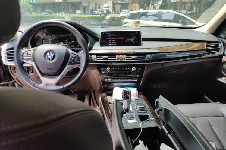 Used BMW X5 2018 xDrive28i Center Console