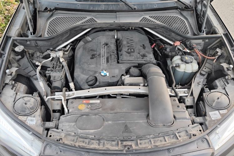 Used BMW X5  Engine Bay