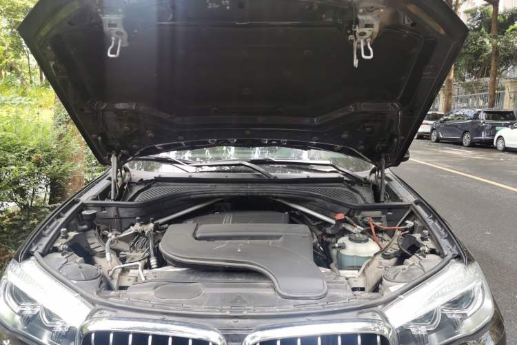 Used BMW X5 2018 xDrive28i Engine Bay