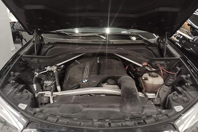 Used BMW X5 2018 xDrive35i Standard Large Screen 18-inch Wheels Middle East Version Engine Bay