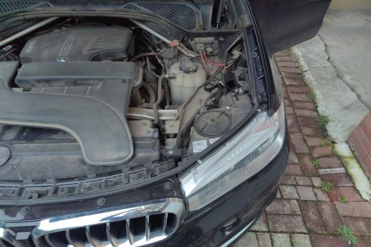Used BMW X5 2018 xDrive28i Engine Bay Left