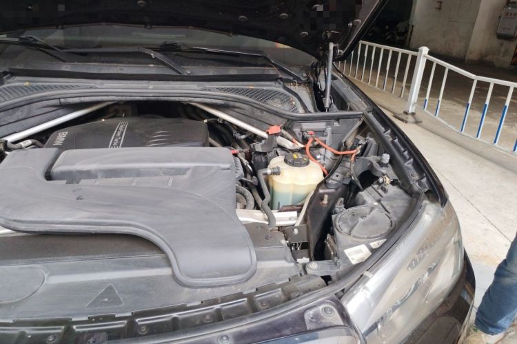Used BMW X5 2018 xDrive28i Engine Bay Left