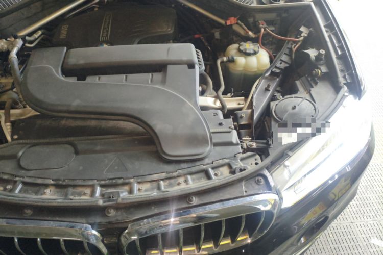 Used BMW X5 2018 xDrive28i Engine Bay Left