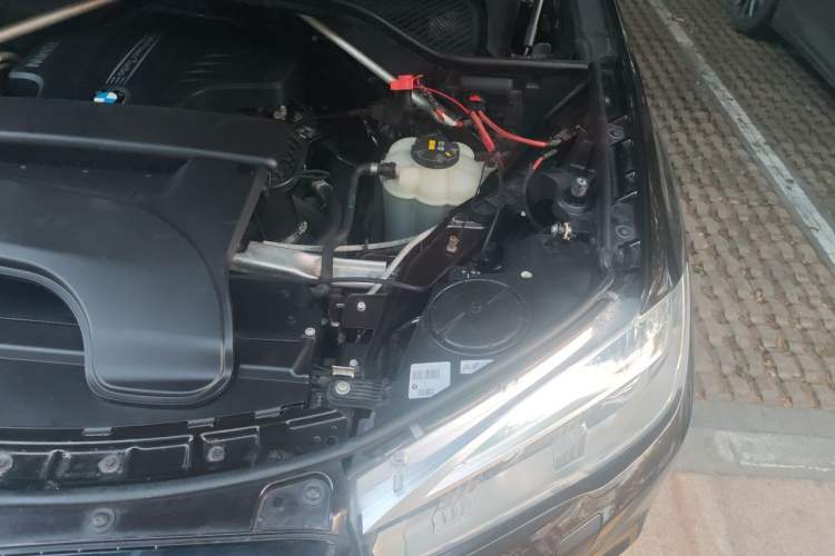 Used BMW X5 2018 xDrive28i Engine Bay Left