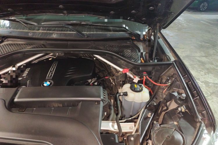 Used BMW X5 2018 xDrive28i Engine Bay Left
