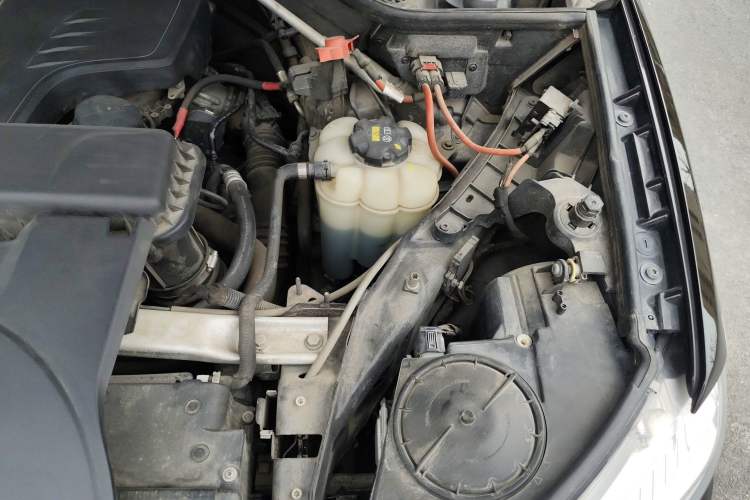 Used BMW X5 2018 xDrive28i Engine Bay Left