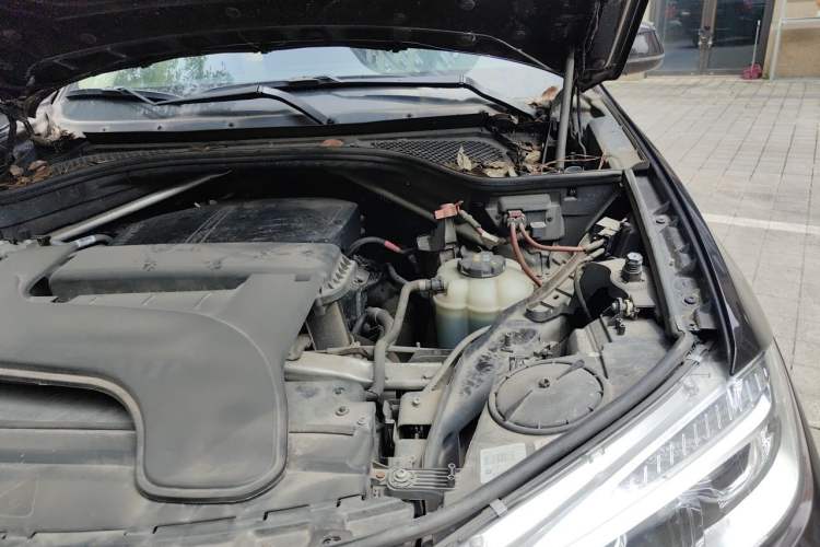 Used BMW X5 2018 xDrive28i Engine Bay Left