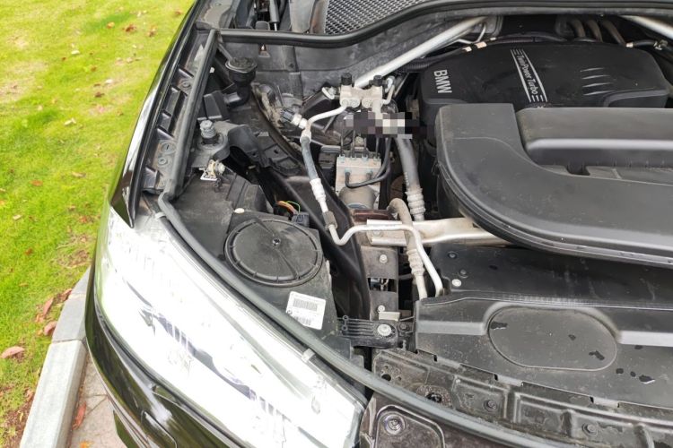 Used BMW X5 2018 xDrive28i Engine Bay Right