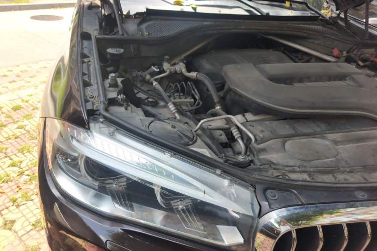 Used BMW X5 2018 xDrive28i Engine Bay Right