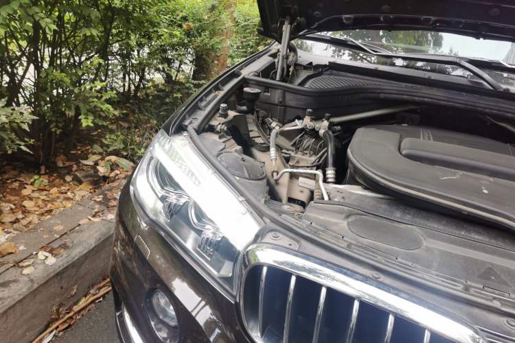 Used BMW X5 2018 xDrive28i Engine Bay Right