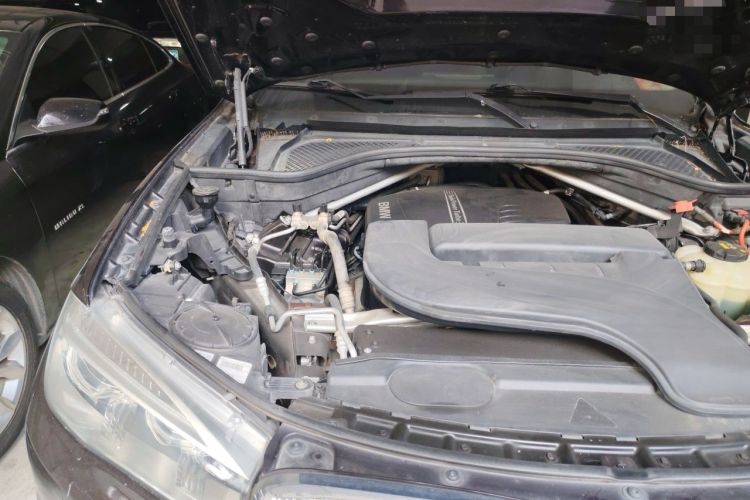 Used BMW X5 2018 xDrive28i Engine Bay Right