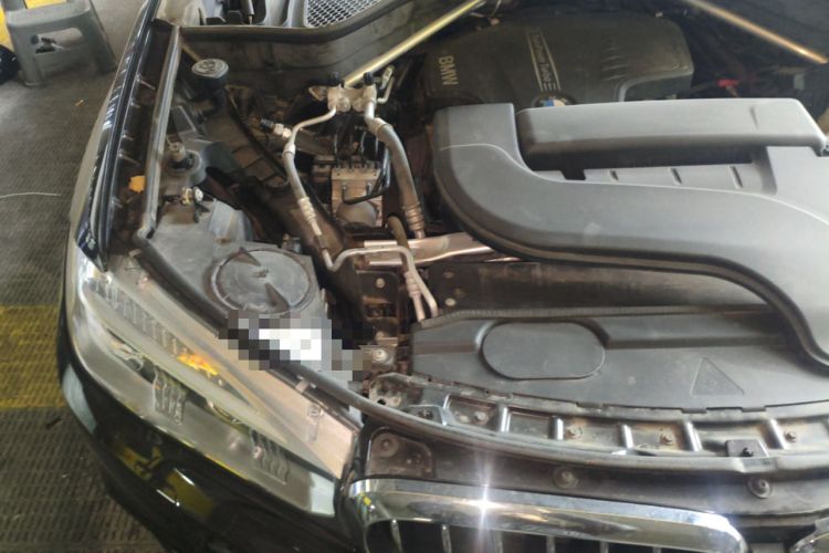 Used BMW X5 2018 xDrive28i Engine Bay Right