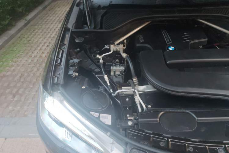 Used BMW X5 2018 xDrive28i Engine Bay Right