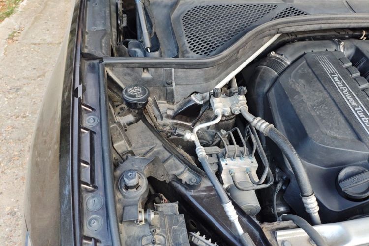 Used BMW X5  Engine Bay Right
