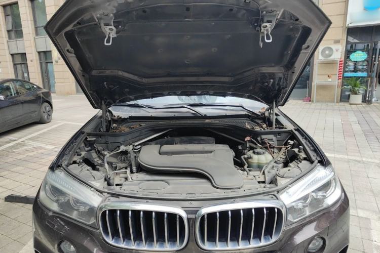 Used BMW X5 2018 xDrive28i Engine Bay