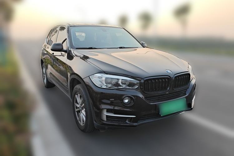Used BMW X5  Front Right 45 Deg