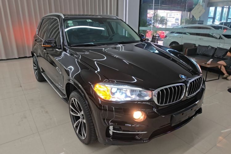 Used BMW X5 2018 xDrive35i Elegant Edition Front Right 45 Deg