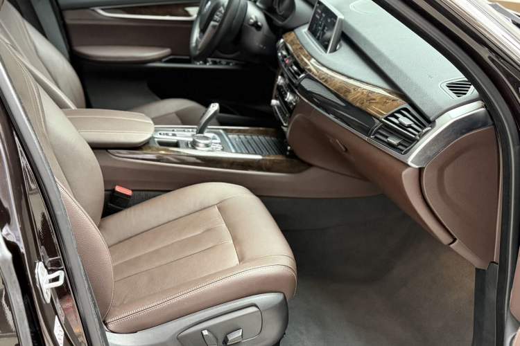 Used BMW X5 2018 xDrive28i Interior 4