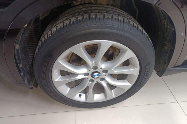 Used BMW X5 2018 xDrive28i Left Front Wheel Hub