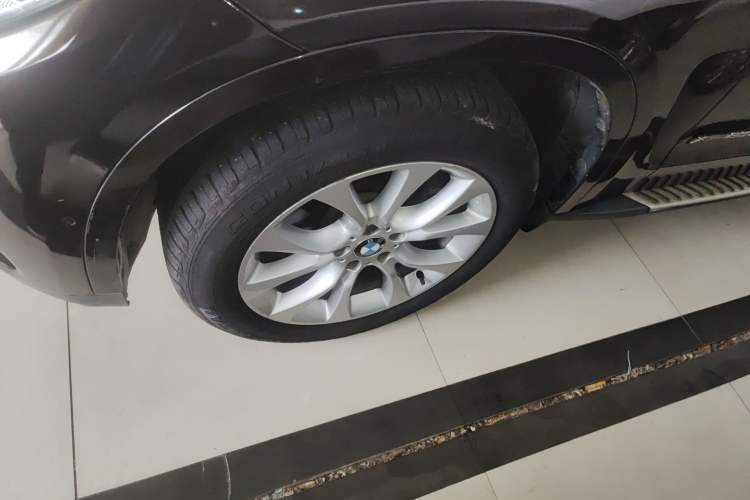 Used BMW X5 2018 xDrive28i Left Front Wheel Hub