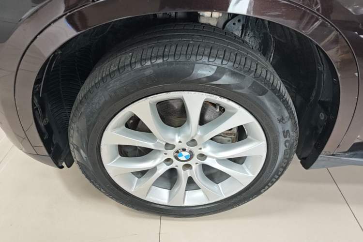 Used BMW X5 2018 xDrive28i Left Front Wheel Hub