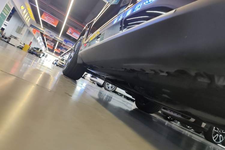 Used BMW X5 2018 xDrive35i Elegant Edition Left Side Sill