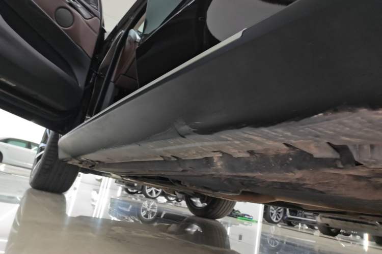 Used BMW X5 2018 xDrive35i Elegant Edition Left Side Sill