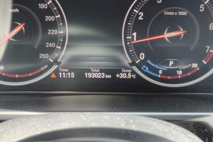Used BMW X5 2018 xDrive28i Odometer Close Up