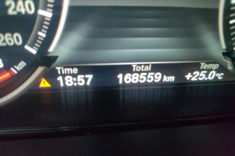 Used BMW X5 2018 xDrive28i Odometer Close Up