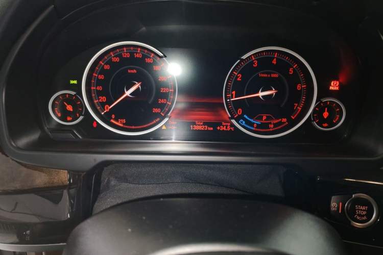Used BMW X5 2018 xDrive28i Odometer Close Up