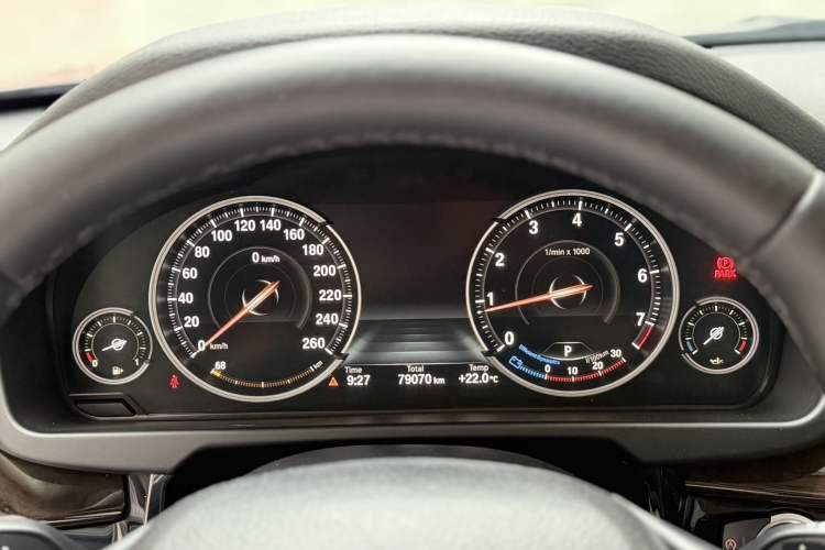 Used BMW X5 2018 xDrive28i Odometer Close Up