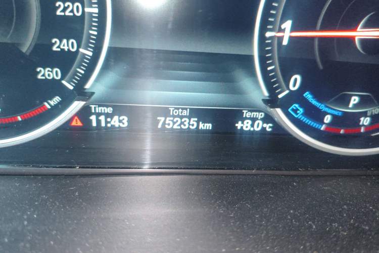 Used BMW X5 2018 xDrive28i Odometer Close Up