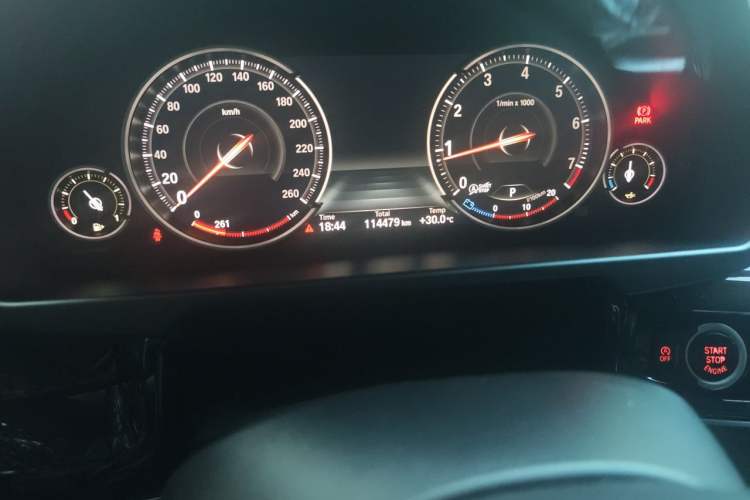 Used BMW X5 2018 xDrive28i Odometer Close Up
