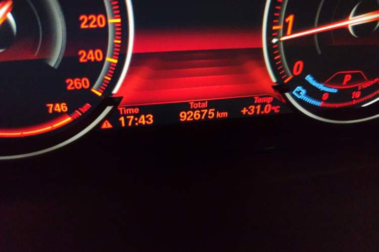 Used BMW X5 2018 xDrive28i Odometer Close Up