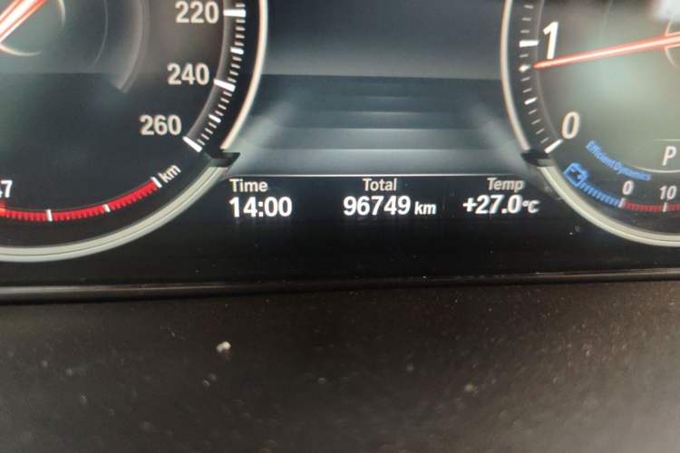 Used BMW X5 2018 xDrive28i Odometer Close Up