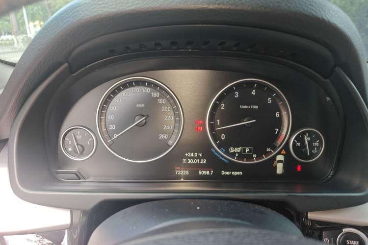 Used BMW X5  Odometer Close Up