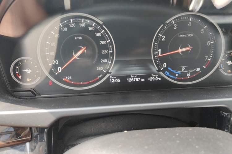 Used BMW X5 2018 xDrive28i Odometer Close Up