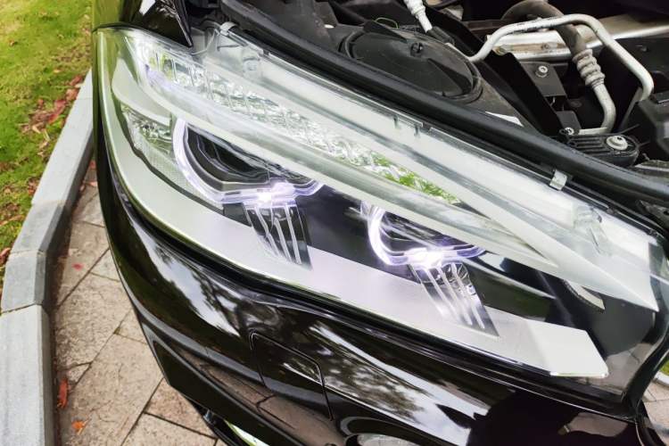 Used BMW X5 2018 xDrive28i Right Front Headlight