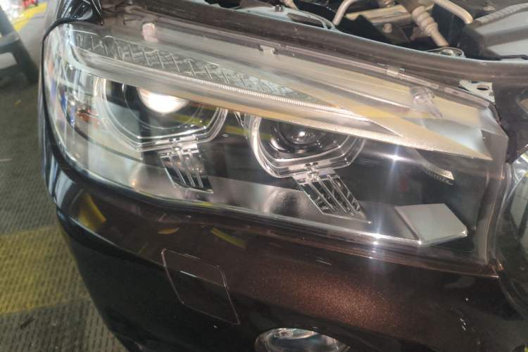 Used BMW X5 2018 xDrive28i Right Front Headlight