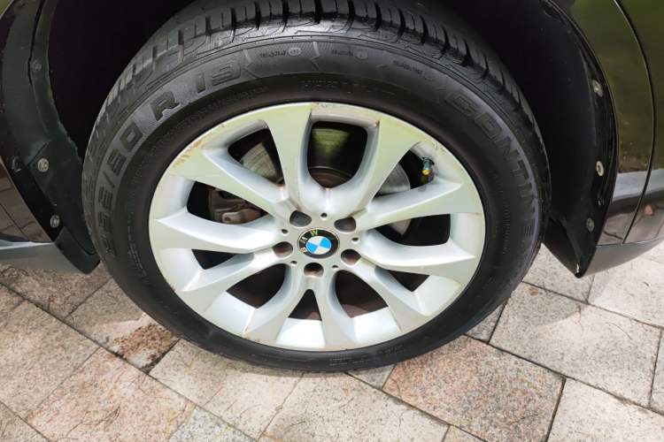 Used BMW X5 2018 xDrive28i Right Front Wheel Hub
